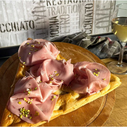 Triangolo di focaccia all'olio extravergine di oliva