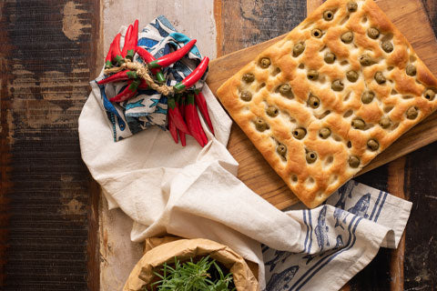 Focaccia ligure all'olio extravergine d'oliva e olive verdi