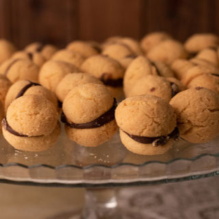 Baci di dama al cioccolato alla nocciola